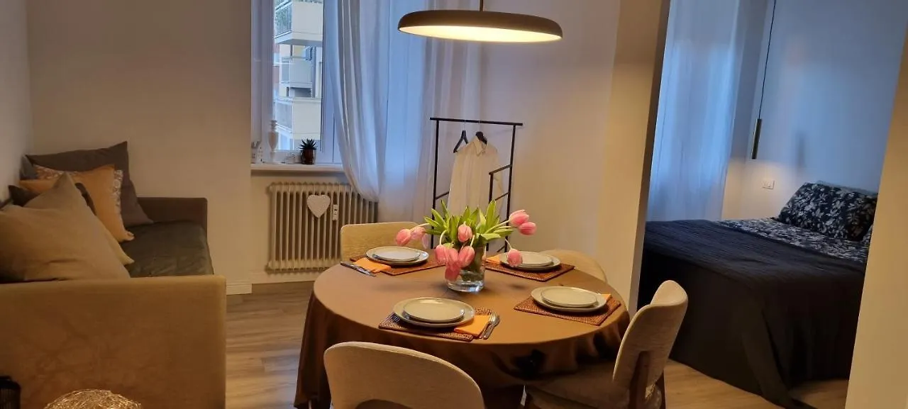 Hotel Casa Margot Bergamo 0*,  Italia
